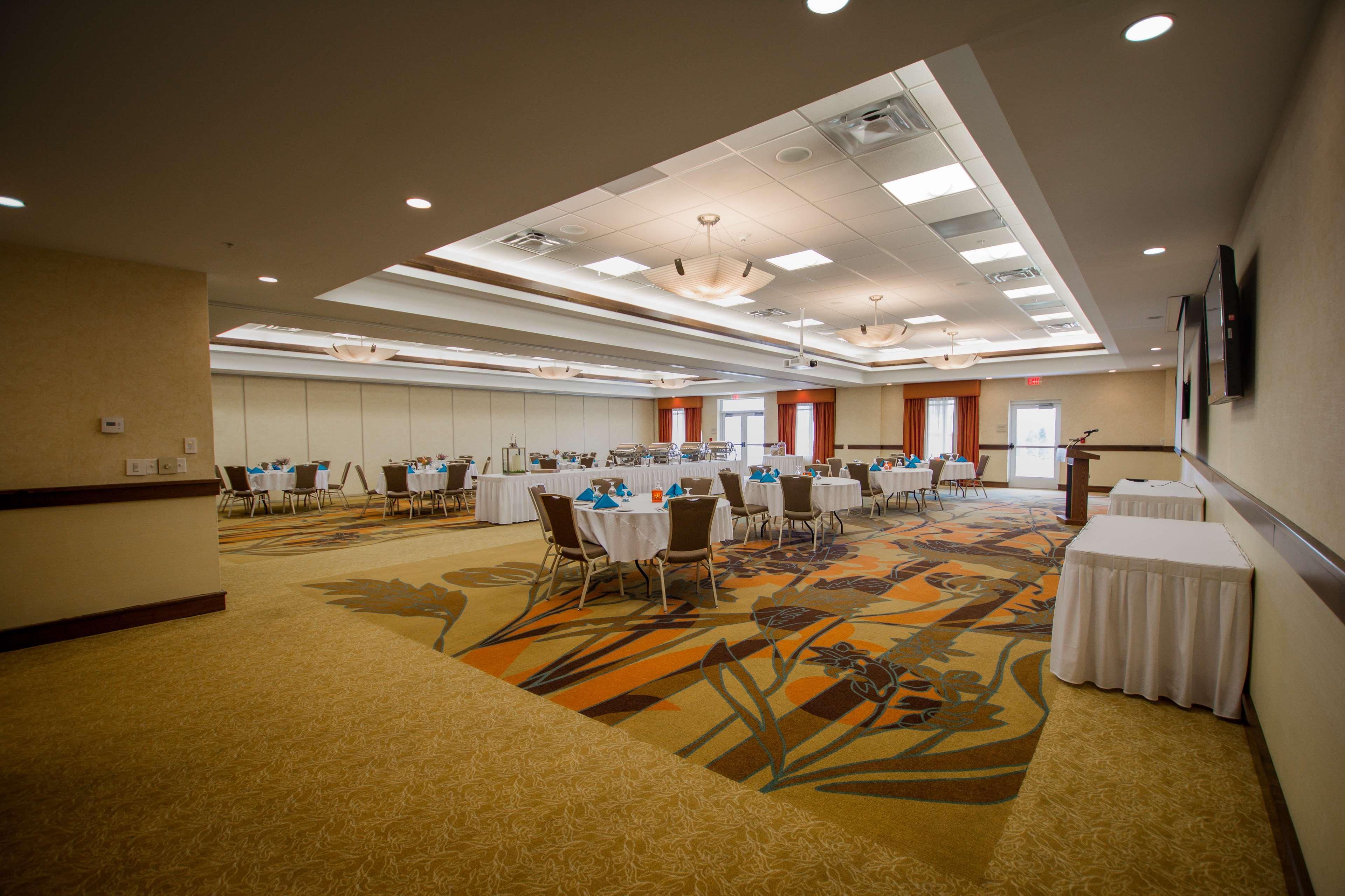 Hilton Garden Inn Watertown Extérieur photo