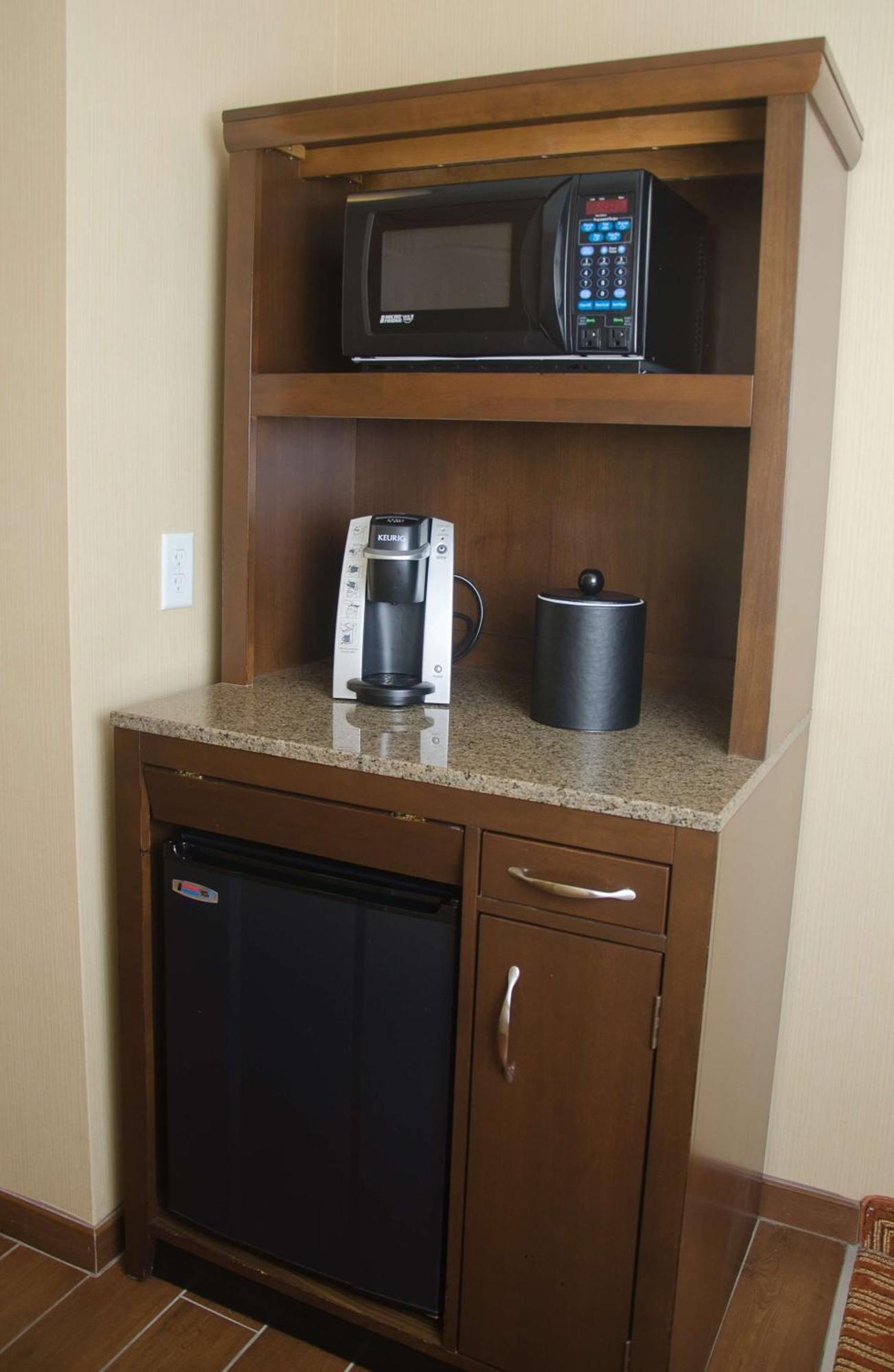 Hilton Garden Inn Watertown Extérieur photo